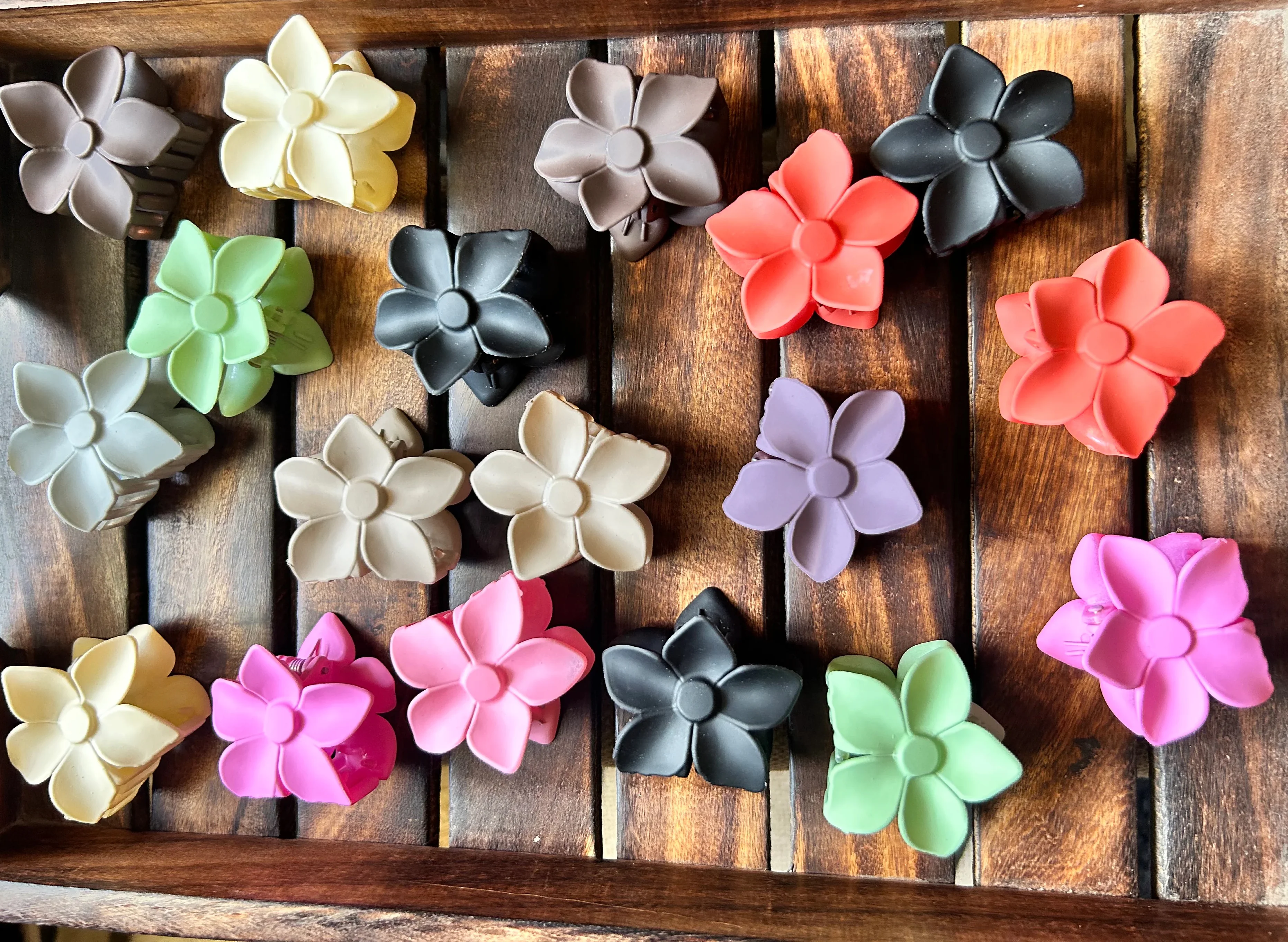 Matte finish small clips