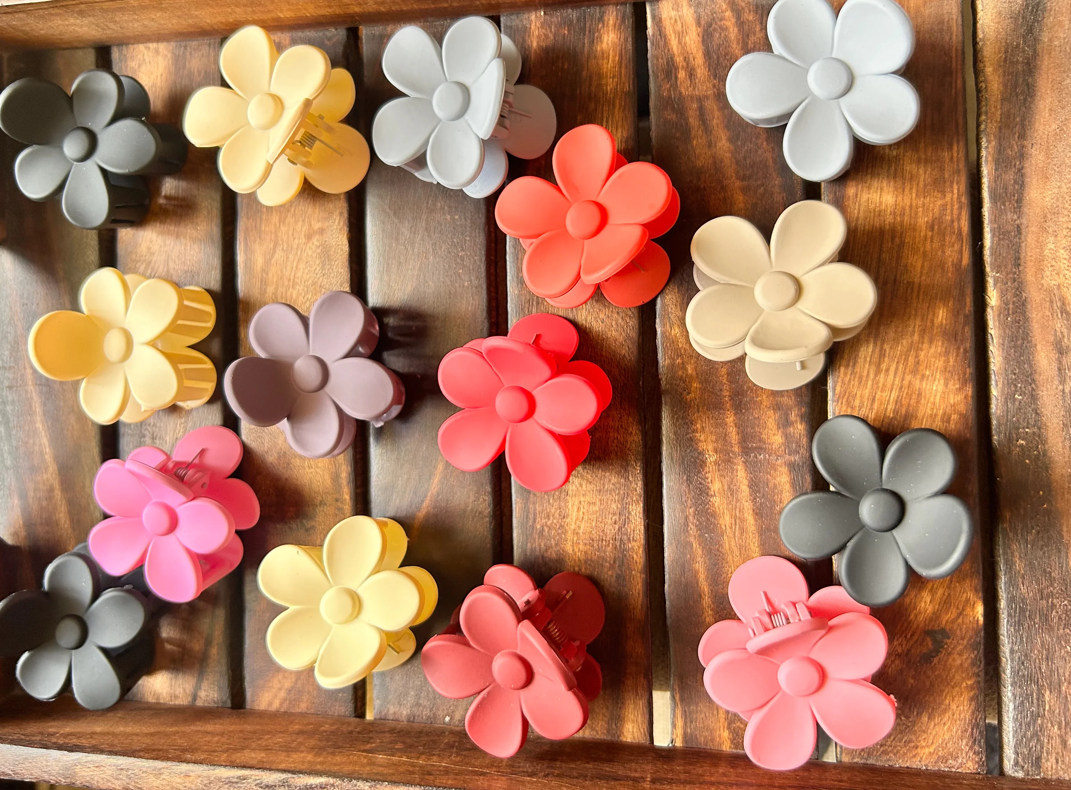 Matte finish small clips